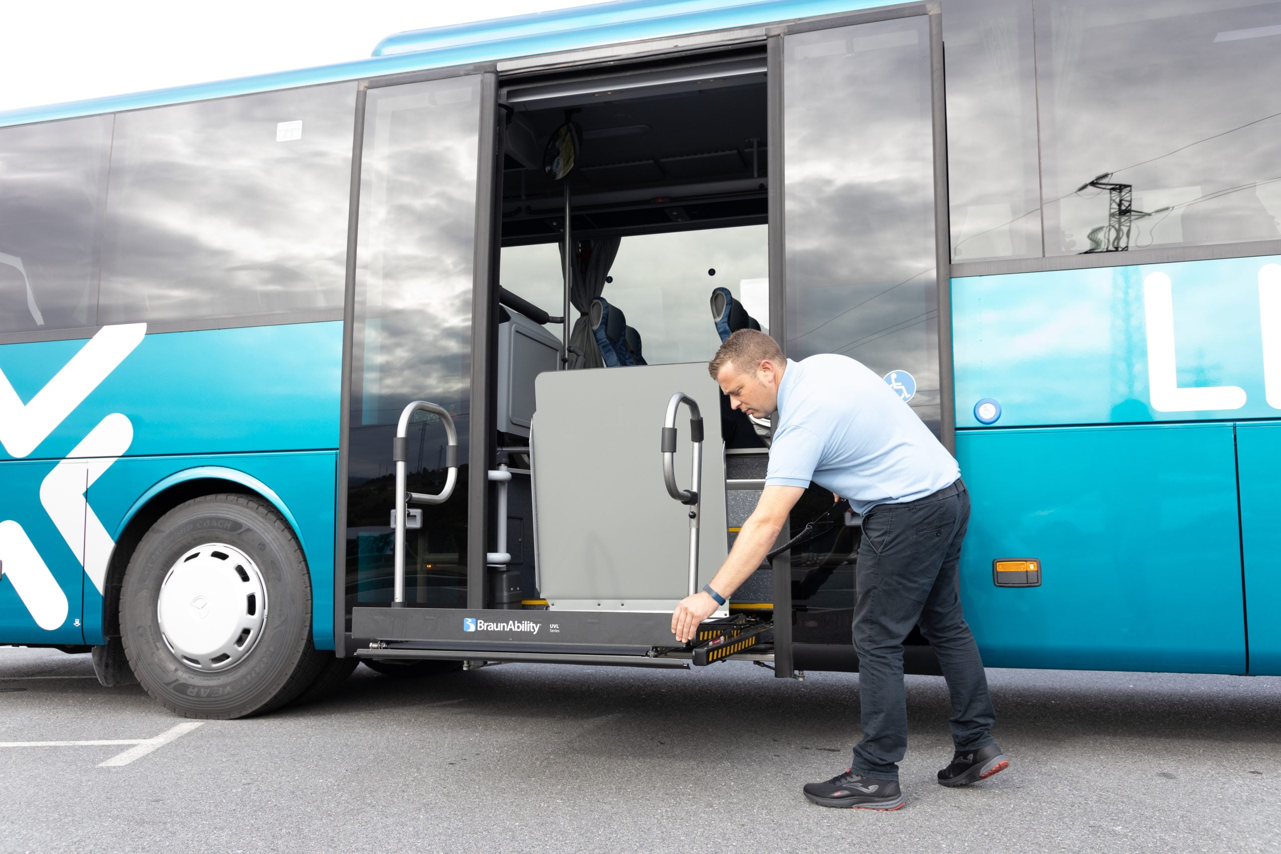 Plataforma de acceso para personas con necesidades especiales linecar